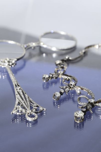 null VEVER Paris 

Face à main en platine 950 millièmes ornée de diamants taille...
