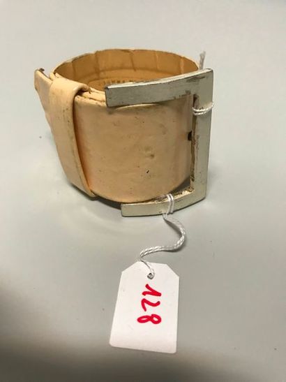 null CLAUDE MONTANA pour VACHER 

Bracelet ceinture en cuir crême et boucle métal...