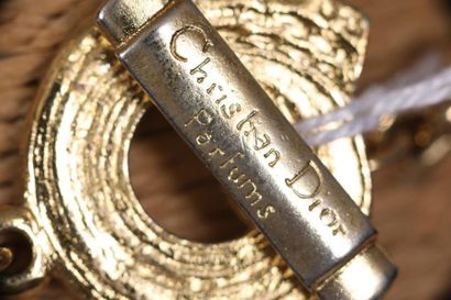 null CHRISTIAN DIOR Parfums par Robert GOOSSENS 

Collier Escargot en métal doré...