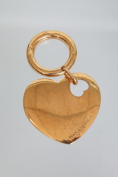 null YVES SAINT LAURENT 

Porte clef coeur en métal doré signé - Longueur 10 cm