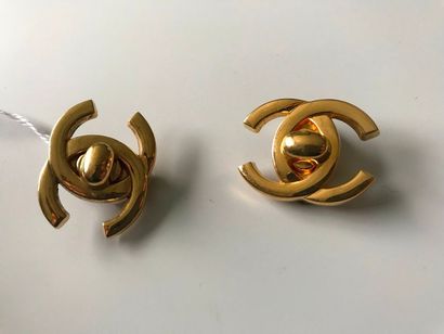 null CHANEL Made in France - Collection Automne Hiver 1995

Paire de clips d'oreilles...
