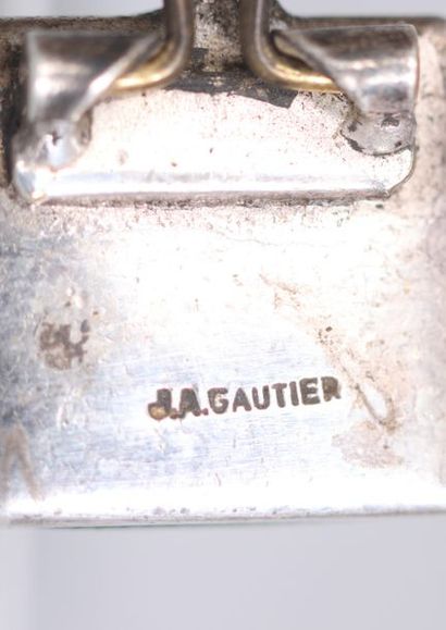 null JACQUES GAUTIER (1924-2004)

Paire de clips d'oreilles à pampille en métal argenté...