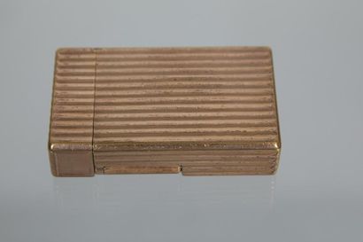 null DUPONT 

Biquet en métal doré à cannelures - 6 x 3,5 cm (usures)