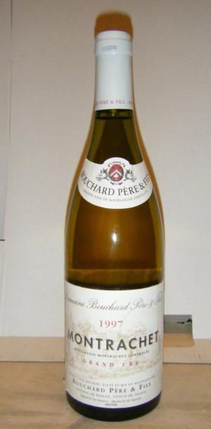 null 1 bouteille MONTRACHET - BOUCHARD P & F 1997 Collerette très légèrement marquée....