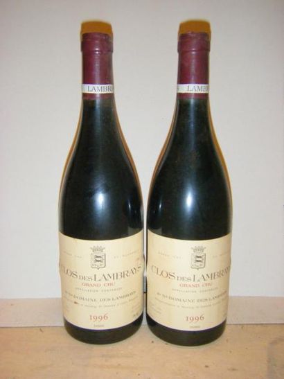 null 2 bouteilles CLOS DES LAMBRAYS 1996 Etiquettes très légèrement tachées. Labels...