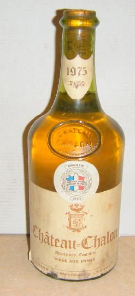  1 bouteille CHÂTEAU-CHALON "VIGNE AUX DAMES" - M.PERRON 1975 Etiquette tachée et...