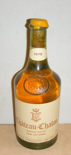  1 bouteille CHÂTEAU-CHALON "VIGNE AUX DAMES" - M.PERRON 1976 Etiquette légèrement...