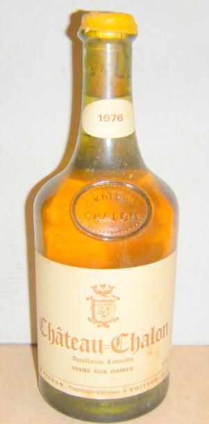 1 bouteille CHÂTEAU-CHALON "VIGNE AUX DAMES" - M.PERRON 1976 Etiquette légèrement...