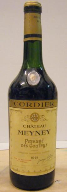 null 1 bouteille MEYNEY 1961 Niveau : 4,5 cm. Level : 4,5 cm.