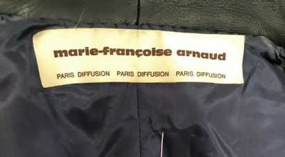 null MARIE FRANCOISE ARNAUD Paris Diffusion

Tailleur en lainage blanc à damier rouge...