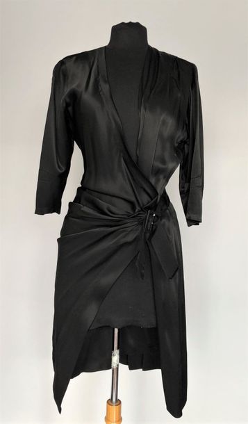 null Robe cache coeur en soie noire (travail de couturière), circa 60 - Taille 3...