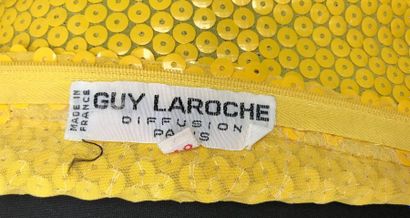 null GUY LAROCHE Diffusion 

Tee shirt à sequins jaunes - Taille 42 (quelques ma...