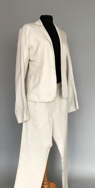 null YOHJI YAMAMOTO

Tailleur pantalon en fibre synthétique ivoire et poches en aileron,...