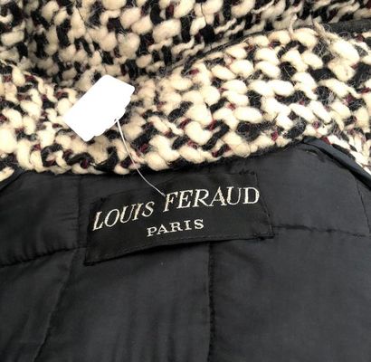 null LOUIS FERAUD

Manteau en tweed noir, blanc et rouge, circa 60 - Taille 38 (petits...