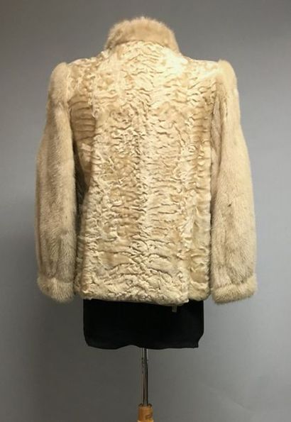 null Veste en astrakan et parements de vison sable - Taille 38 (Déchirure à une ...