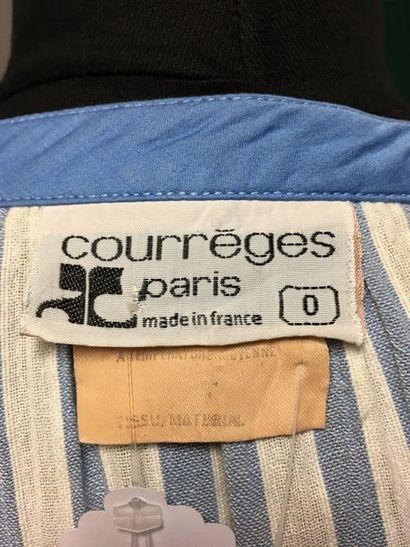 null COURREGES Paris

Marinière en coton blanc rayé bleu, circa 70 - Taille 38