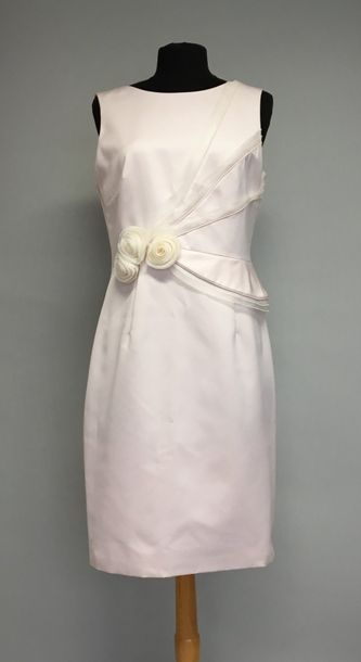 null PAULE KA 

Robe de cocktail en fibre composite rose pâle et roses blanches à...