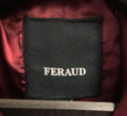 null FERAUD 

Trench et sa ceinture en coton bordeaux gansé noir doublure imprimée...