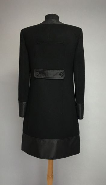 null VERSACE 

Manteau à martingale en lainage et fibre composite noire - Taille...
