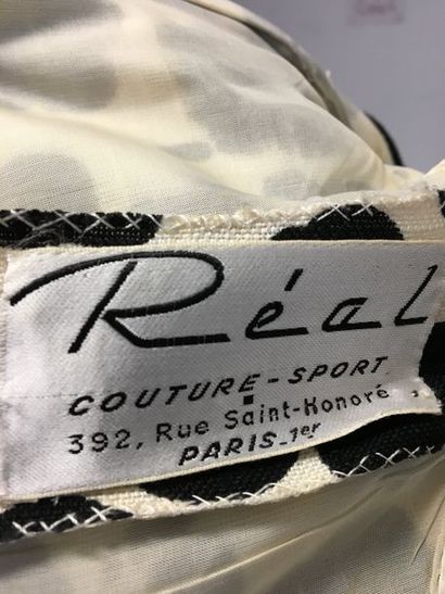 null REAL Couture sport
Robe à encolure américaine en toile tissée noire et blanche...