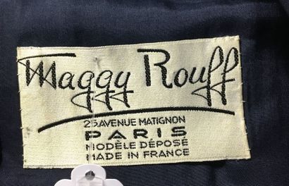 null MAGGY ROUFF

Tailleur en lainage marine gansé avec ceinture, circa 40 - Taille...