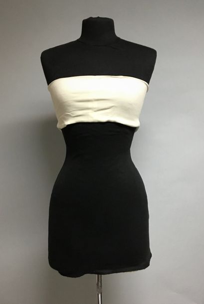 null JEAN PAUL GAULTIER
Bandeau bustier en crêpe de soie ivoire, circa 2000 - Taille...