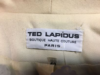 null TED LAPIDUS 

Veste en lainage noir et blanc à motif brodé en satin et strass,...