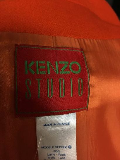 null KENZO STUDIO 

Tailleur à veste longue en lainage orange, circa 90 - Taille...
