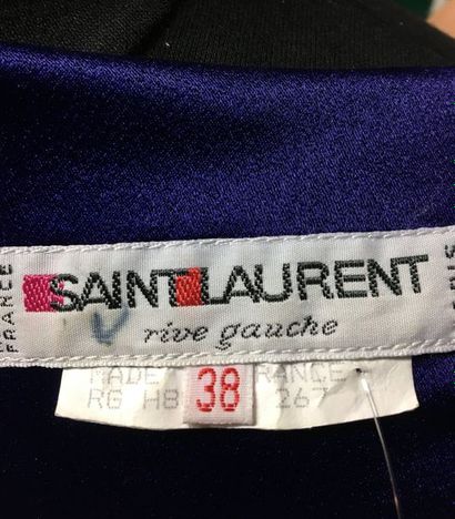 null YVES SAINT LAURENT Rive Gauche 

Robe en satin violet à jupe drapée ceinture...