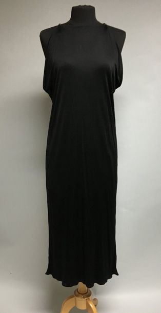 null YVES SAINT LAURENT Rive Gauche 

Robe longue en jersey de soie noir à emanchure...