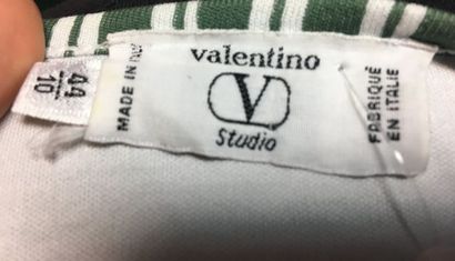 null Lot comprenant deux Tee shirts ANTI BATIK et un Tee-shirt VALENTINO Studio -...