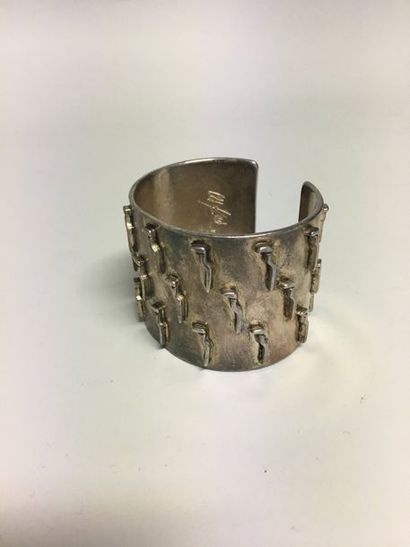 null Bracelet manchette ouverte en métal argenté Absolut datée 1999 - 5 x 6 cm