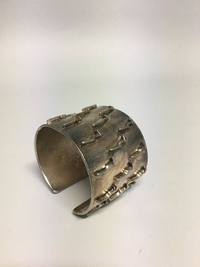 null Bracelet manchette ouverte en métal argenté Absolut datée 1999 - 5 x 6 cm