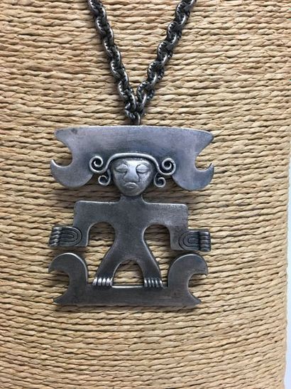 null TRIFARI 

Sautoir maille forçat et pendentif inca en métal patiné argent - Longueur...