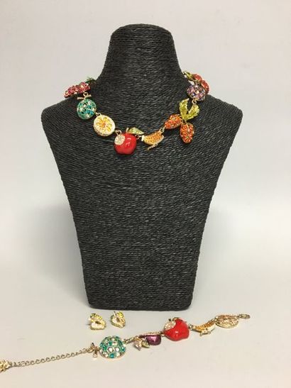 null Parure comprenant Collier, Bracelet et Paire de boutons d'oreilles en métal...