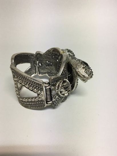 null Bracelet manchette articulé en métal patiné acier à motif de serpent serti de...