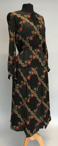 null NINA RICCI 

Ensemble Jupe et Corsage en crêpe noir à pois imprimé de fleurs...