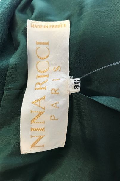 null NINA RICCI
Ensemble Jupe et Veste longue à plis creux en lainage vert bouteille...