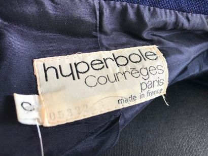 null HYPERBOLE COURREGES Paris n°05322 

Tailleur pantalon en lainage marine et zip...