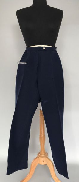 null PIERRE CARDIN 

Pantalon en lainage marine à poche zippée - taille 36
