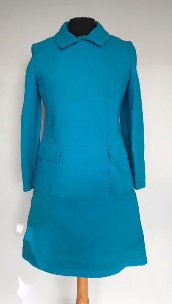null NINA RICCI Paris 

Ensemble robe chasuble et veste en lainage turquoise - taille...