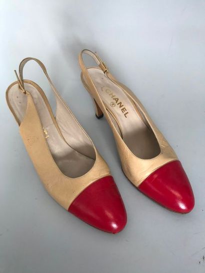 null CHANEL 

Paire de souliers à bride en cuir beige et rouge - taille 38 (usur...