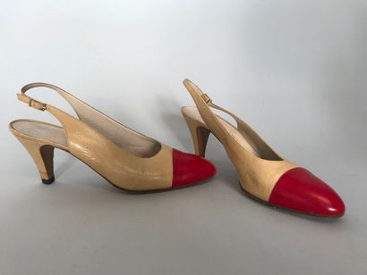 null CHANEL 

Paire de souliers à bride en cuir beige et rouge - taille 38 (usur...