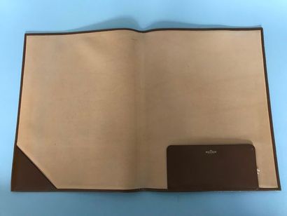 null DELVAUX 

Porte document en cuir fauve - 34 x 21 cm (rayures)