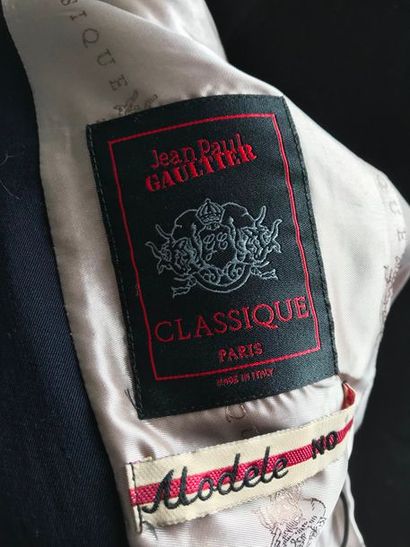 null JEAN-PAUL GAULTIER Classique Modèle 105 

Veste en lainage marine - taille 38...