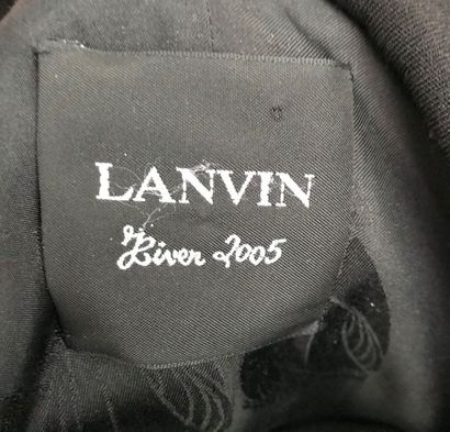 null LANVIN Hiver 2005 

Veste de lainage noir col satin noir et boutons de satin...