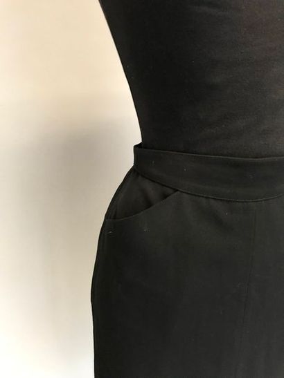 null THIERRY MUGLER 

Jupe en lainage noir à poches - taille 42