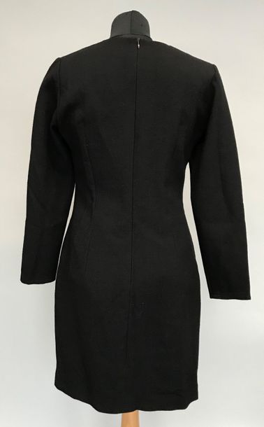 null YVES SAINT LAURENT Variation 

Robe manches longues en lainage noir - taille...