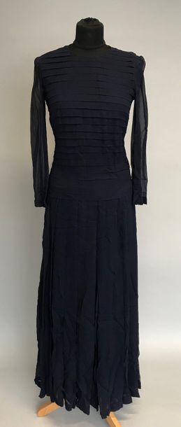 null NINA RICCI Paris 

Robe longue plissée en mousseline marine - taille 38