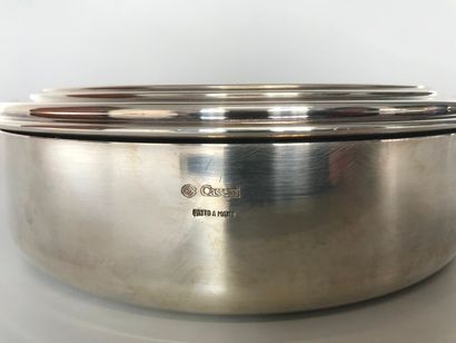null CASSETTI

Boîte ronde couverte en métal argenté - Diamètre : 20 cm